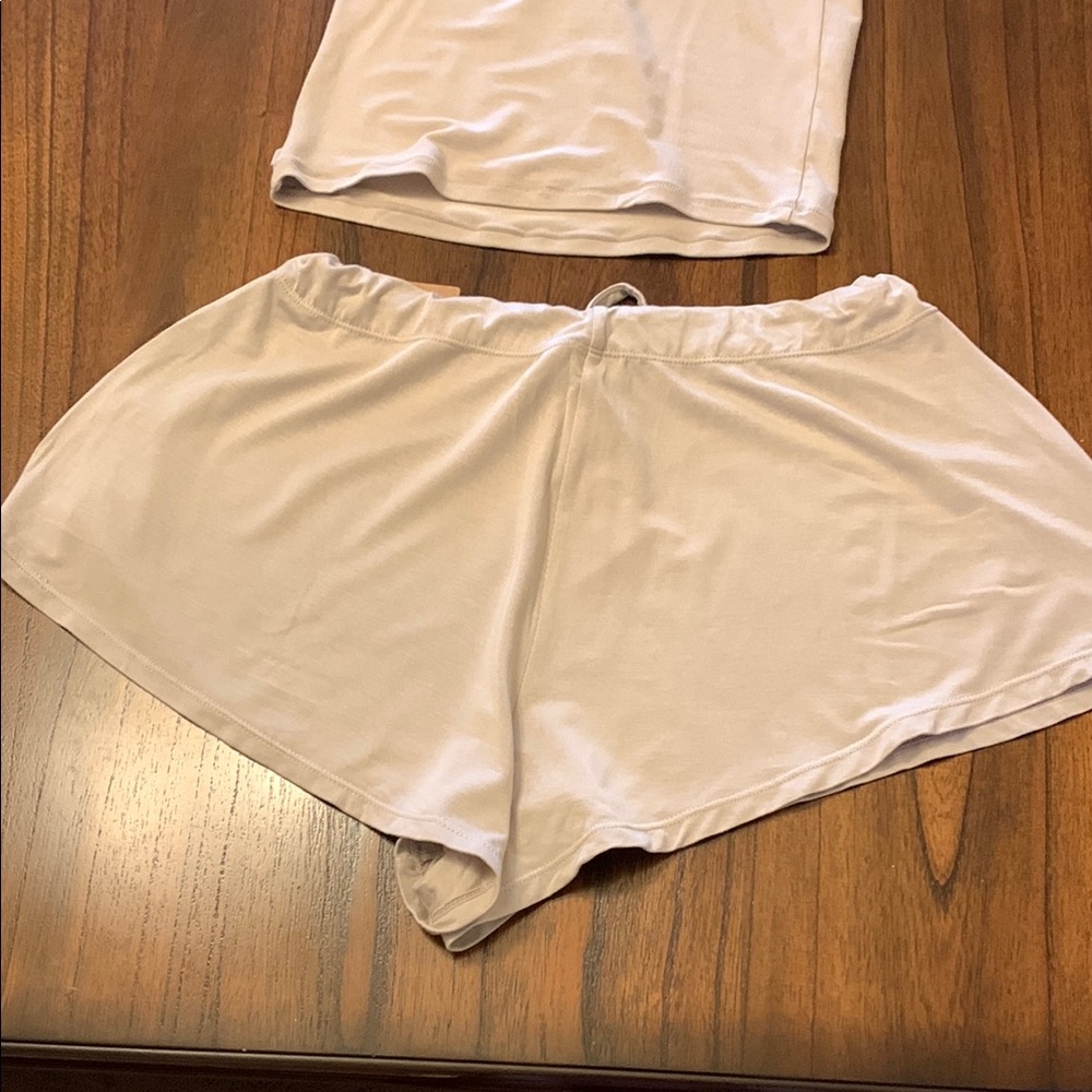 SKIMS Sleep Cropped Cami + Sleep Pajama Shorts in Stone Size Small - Picture 4 of 10